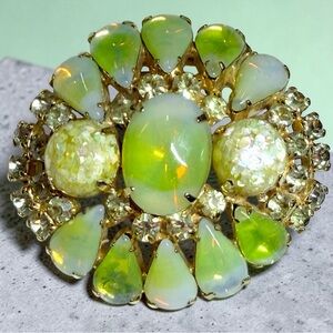 Vintage DeLizza & Elster JULIANA Green Givre Opalescent Rhinestone Brooch (EUC)